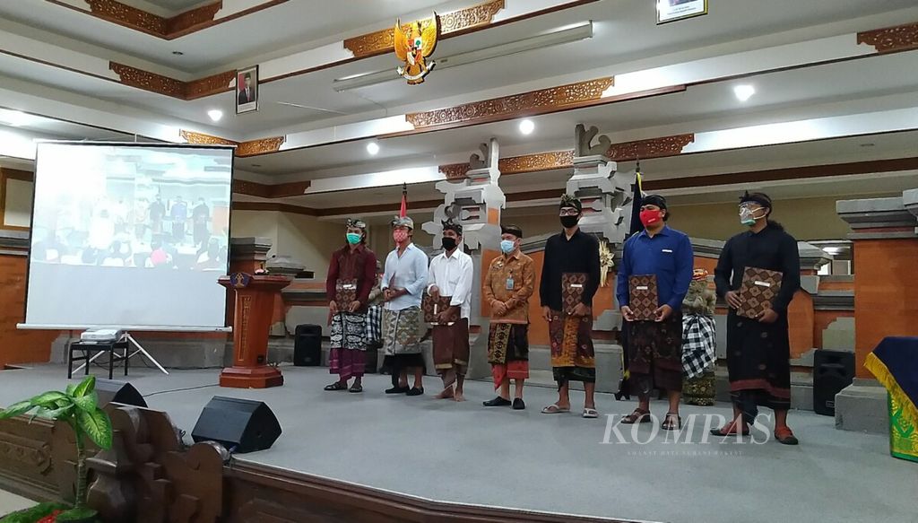 https://assetd.kompas.id/DHn0wLMRHlEm3dDimlbbWp65zD0=/1024x583/filters:watermark(https://cdn-content.kompas.id/umum/kompas_main_logo.png,-16p,-13p,0)/https%3A%2F%2Fkompas.id%2Fwp-content%2Fuploads%2F2020%2F07%2F20200730cokc-kanwil-kumham-bali-pks-sentra-kekayaan-intelektual_1596103302.jpg