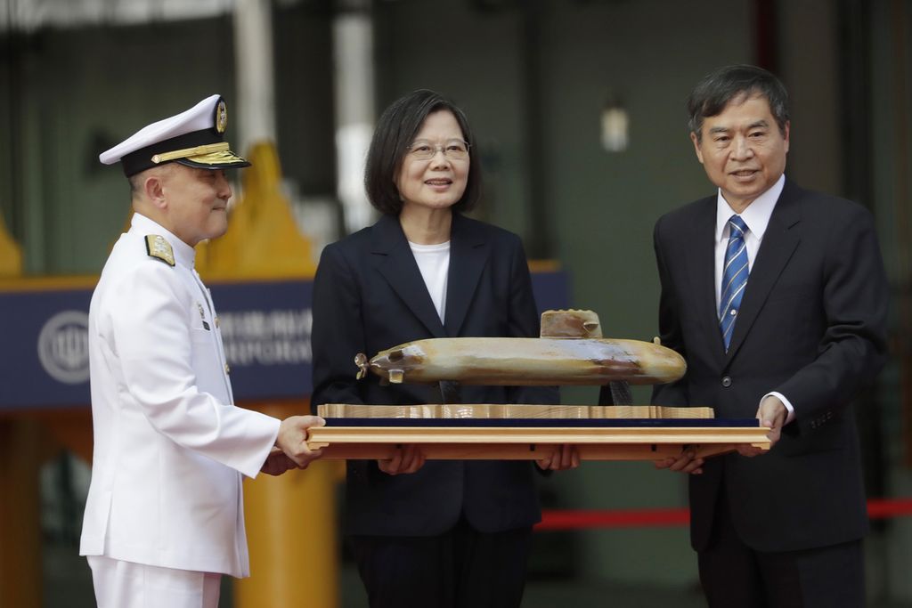 President of Taiwan, Tsai Ing-wen (center), took a photo with a prototype submarine during the launch ceremony of the first domestically made submarine at the CSBC Corp shipyard in Kaohsiung, southern Taiwan on September 28, 2023.