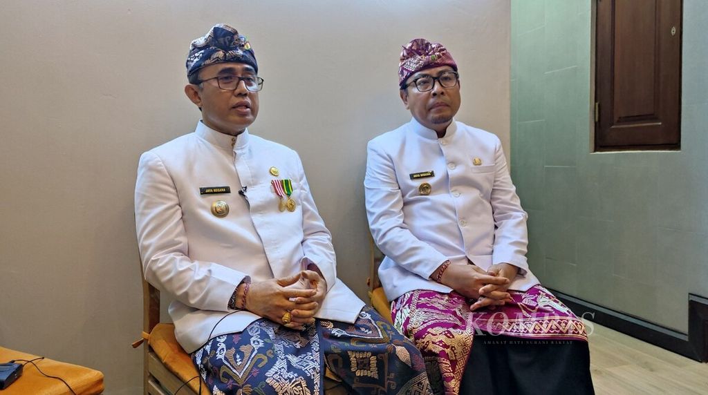 Wali Kota Denpasar I Gusti Ngurah Jaya Negara (kiri) didampingi Wakil Wali Kota Denpasar I Kadek Agus Arya Wibawa (kanan) di Gedung Dharma Negara Alaya (DNA) Art and Creative Hub Denpasar, Kota Denpasar, Senin (27/2/2023).