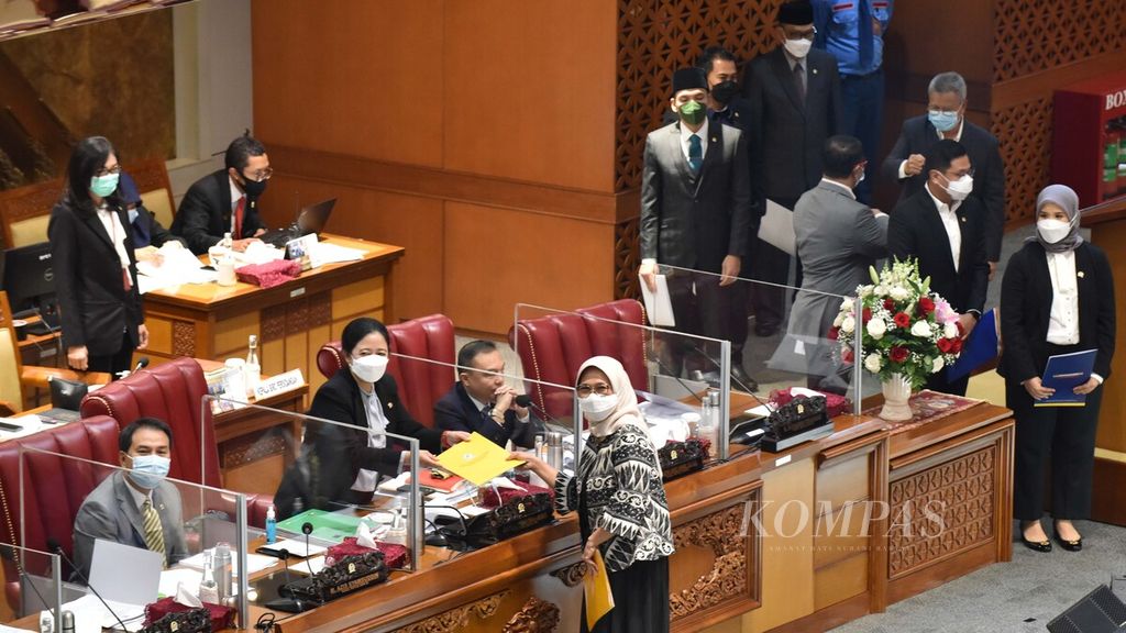 https://assetd.kompas.id/DahxO9ttUiLdwrDlbl7MG_u1qf4=/1024x576/filters:watermark(https://cdn-content.kompas.id/umum/kompas_main_logo.png,-16p,-13p,0)/https%3A%2F%2Fkompas.id%2Fwp-content%2Fuploads%2F2021%2F04%2Fe66d40e2-32cf-4d11-ad21-eb6c46fa0032_jpg.jpg
