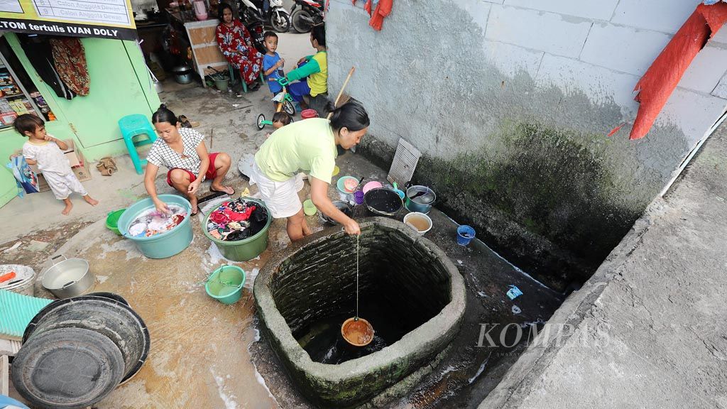 https://assetd.kompas.id/DbDzFz1wcvKaWKOrjjgEO5QQ2Wk=/1024x576/filters:watermark(https://cdn-content.kompas.id/umum/kompas_main_logo.png,-16p,-13p,0)/https%3A%2F%2Fkompas.id%2Fwp-content%2Fuploads%2F2019%2F02%2F20190212_AIR-MINUM_A_web_1549969144-1.jpg