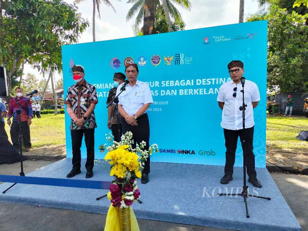 Menteri Koordinator Bidang Kemaritiman dan Investasi Luhut Binsar Pandjaitan memberikan keterangan dalam acara peresmian Candi Borobudur sebagai destinasi wisata ramah lingkungan dan berkelanjutan di Pos 3 Area Parkir Taman Wisata Candi Borobudur, Kabupaten Magelang, Jawa Tengah, Sabtu (4/6/2022).