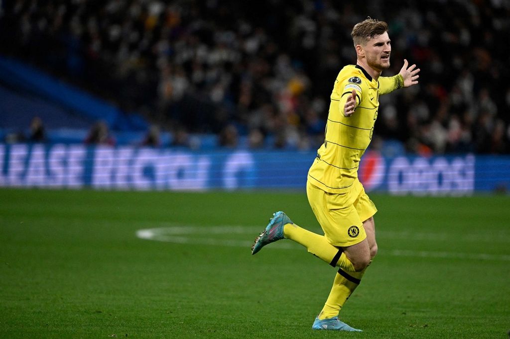Pemain Chelsea Timo Werner merayakan golnya ke gawang Real Madrid pada laga kedua babak perempat final di Stadion Santiago Bernabeau, Madrid, Rabu (13/4/2022) dini hari WIB. Chelsea menang 3-2, tetapi Madrid lolos ke semifinal dengan agregat 5-4.