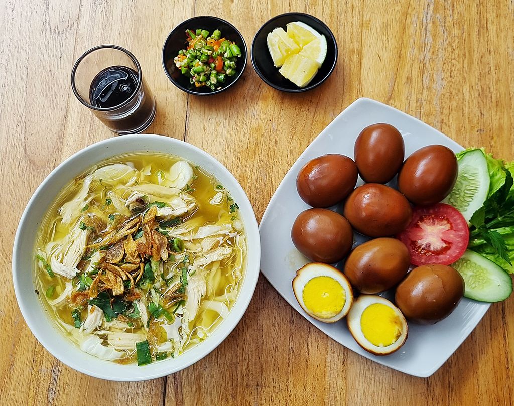 Soto Kudus dan Telur Pindang 