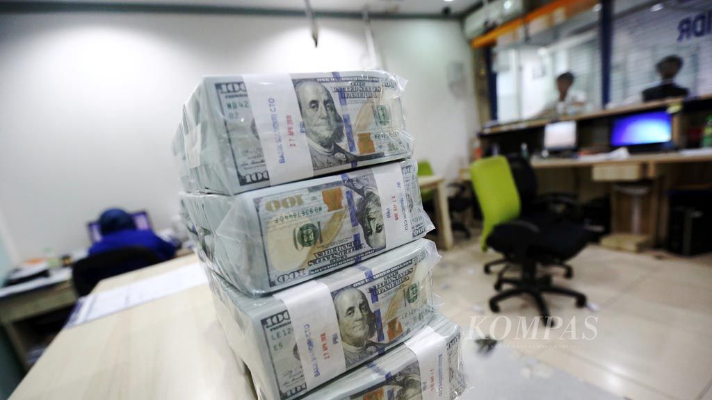 https://assetd.kompas.id/EkqJTApnumyWmHFYbeuavxJ2WVA=/1024x576/filters:watermark(https://cdn-content.kompas.id/umum/kompas_main_logo.png,-16p,-13p,0)/https%3A%2F%2Fkompas.id%2Fwp-content%2Fuploads%2F2018%2F04%2F20180429_ENGLISH-IHSG_A_web.jpg