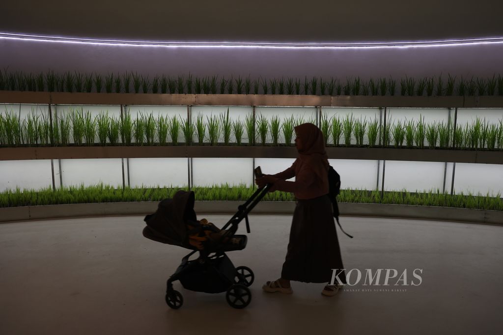 Karya Titarubi/Agus Suwage ditampilkan di festival seni kontemporer Artjog di Jogja National Museum, Yogyakarta, Sabtu (29/6/2024). Pameran seni tahunan ini mengusung tema Motif: Ramalan. Artjog berlangsung hingga 1 September 2024. 