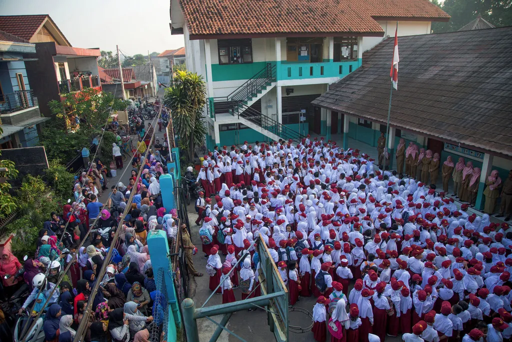 Ketika SD Negeri Susah Didapat, Haruskah SD Swasta Jadi Solusinya? 