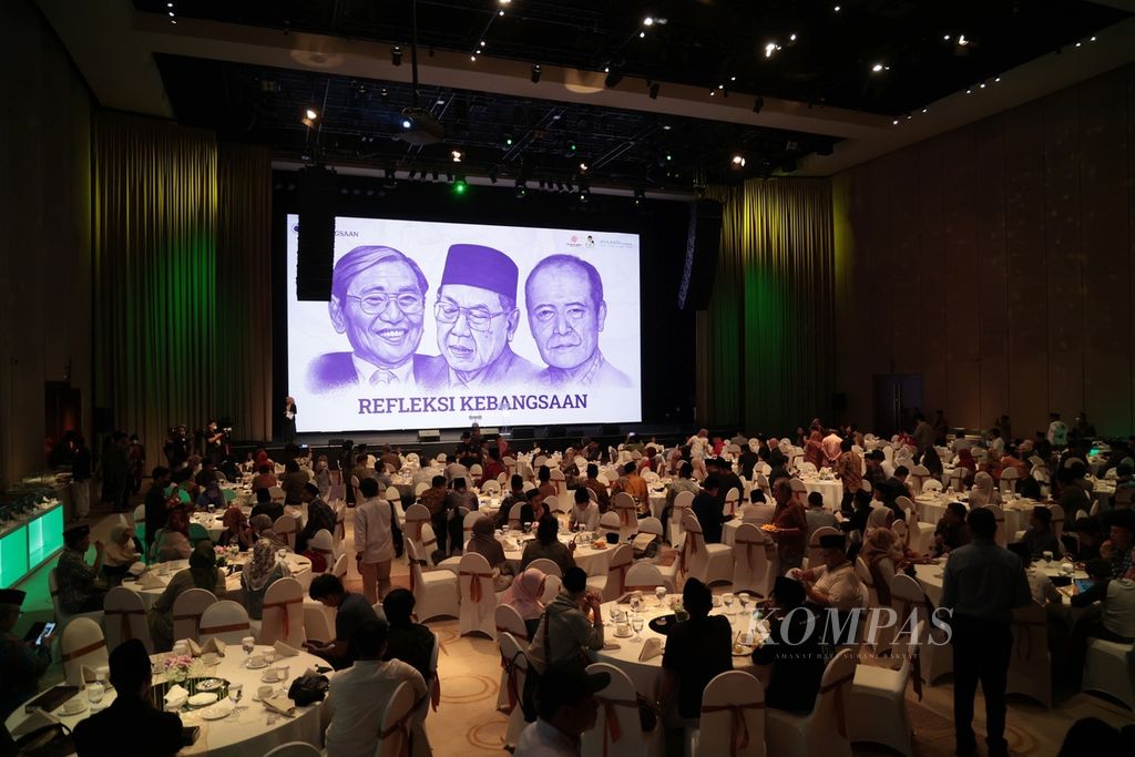 Suasana acara Refleksi Kebangsaan yang diadakan oleh Sumbu Kebangsaan di Jakarta, Sabtu (18/3/2023). Sumbu Kebangsaan adalah sebuah wadah inisiatif bersama Nurcholish Madjid Society, Jaringan Gusdurian, dan Maarif Institute. Acara tersebut berusaha menggali kembali pemikiran kebangsaan KH Abdurrahman Wahid (Gus Dur), Nurcholish Madjid, dan Syafii Maarif yang menjadi salah satu pemikir Islam paling berpengaruh di Indonesia. 