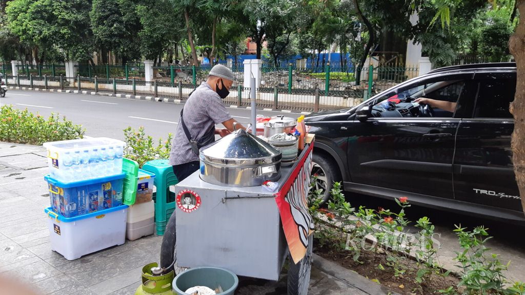 https://assetd.kompas.id/FOeRtShA-fbv469b3QoNnd5OH_w=/1024x576/filters:watermark(https://cdn-content.kompas.id/umum/kompas_main_logo.png,-16p,-13p,0)/https%3A%2F%2Fkompas.id%2Fwp-content%2Fuploads%2F2021%2F02%2F20210203-dne-cikini-raya5_1612352926.jpg