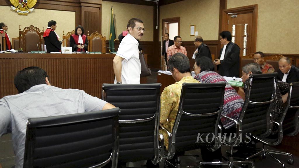 https://assetd.kompas.id/FikVd5SIQyWlaD7mop09iQ_iPjo=/1024x576/filters:watermark(https://cdn-content.kompas.id/umum/kompas_main_logo.png,-16p,-13p,0)/http%3A%2F%2Fkompas.id%2Fwp-content%2Fuploads%2F2017%2F03%2F20170316H1_ENGLISH-KTP_A_web.jpg