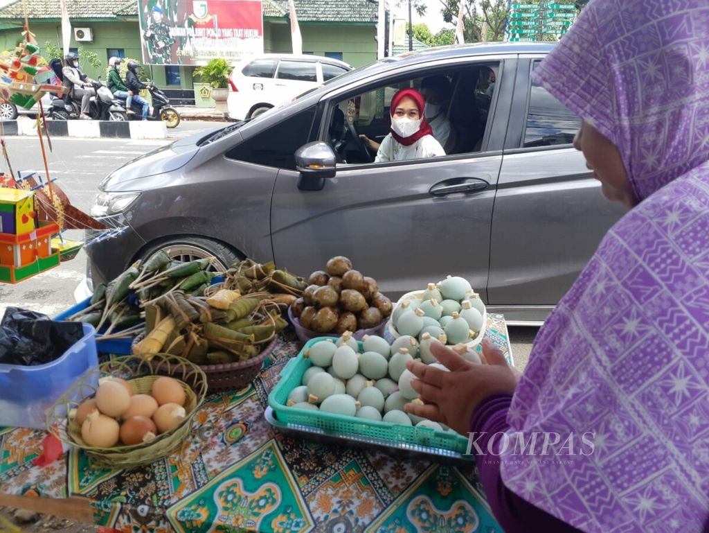 https://assetd.kompas.id/FmWYjB5fgnI3hlzBWtRPKsB0DZA=/1024x769/filters:watermark(https://cdn-content.kompas.id/umum/kompas_main_logo.png,-16p,-13p,0)/https%3A%2F%2Fkompas.id%2Fwp-content%2Fuploads%2F2021%2F08%2FWhatsApp-Image-2021-08-16-at-16.03.46_1629104685.jpeg