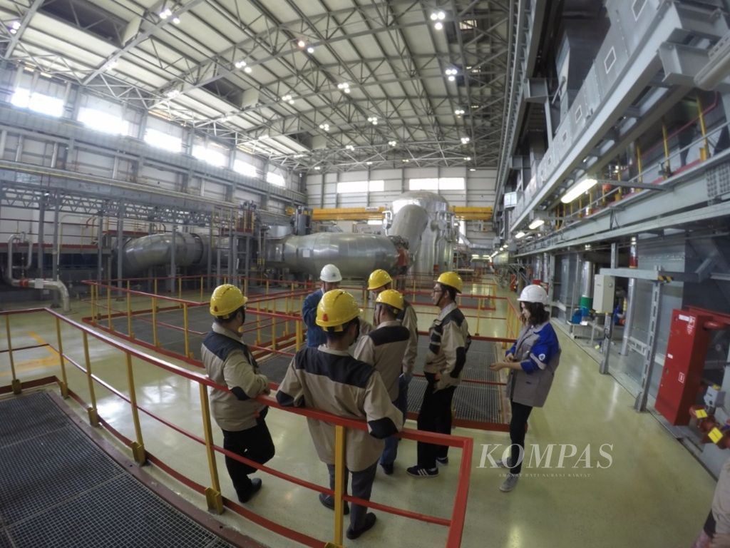 Gambar bagian ruang mesin turbin di Novovoronezh NPP, PLTN yang dioperasikan Rosatom, di Vonorezh, Rusia.