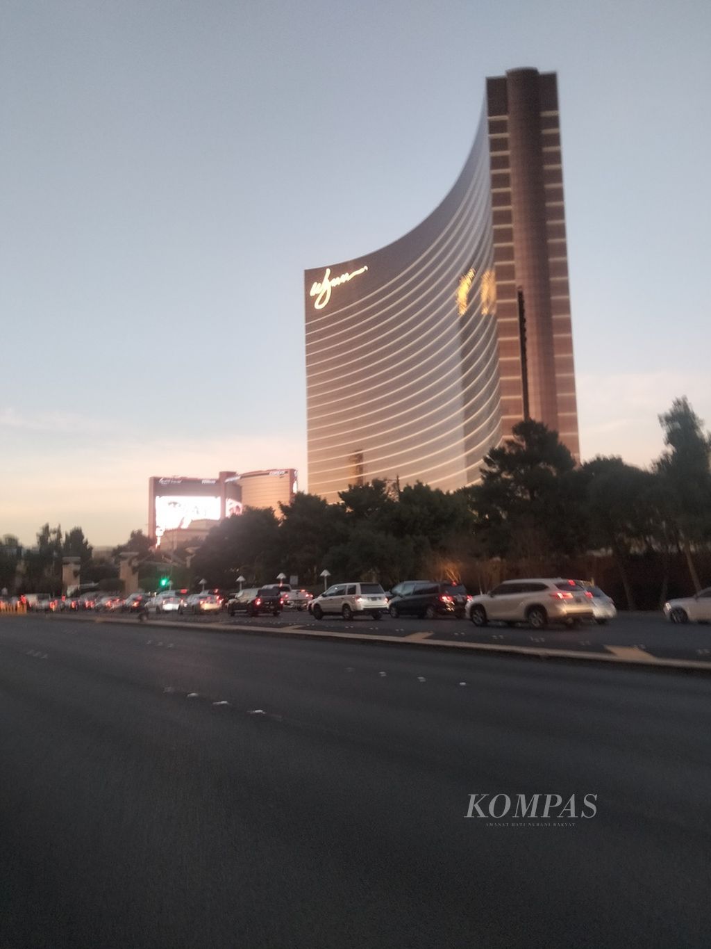 Wyn at Encore, salah satu hotel, resor, dan kasino kembar yang terletak di Las Vegas Strip, Selasa (29/22/2022). Sebagaimana hotel, resor, dan kasino besar lainnya di Las Vegas, Wyn at Encore juga menyediakan hiburan satu atap sebagai salah satu fasilitas utama mereka, termasuk kasino, klub, restoran, dan spa.