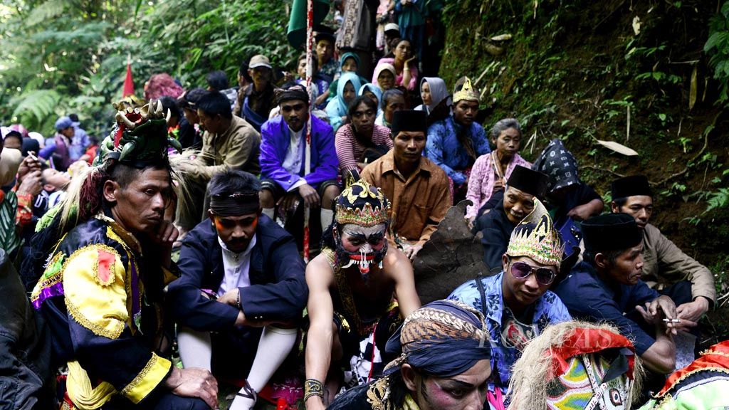 https://assetd.kompas.id/GSTKZkBNQ9VEA64M3dl87GcvgPM=/1024x576/filters:watermark(https://cdn-content.kompas.id/umum/kompas_main_logo.png,-16p,-13p,0)/https%3A%2F%2Fkompas.id%2Fwp-content%2Fuploads%2F2018%2F06%2F20180618_TRADISI_A_web.jpg