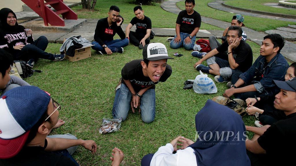 https://assetd.kompas.id/Gl94YADpXXWeiXJOwCVevA1RqJE=/1024x576/filters:watermark(https://cdn-content.kompas.id/umum/kompas_main_logo.png,-16p,-13p,0)/https%3A%2F%2Fkompas.id%2Fwp-content%2Fuploads%2F2017%2F10%2F20171027H1_ENGLISH-SERIAL_A_web.jpg