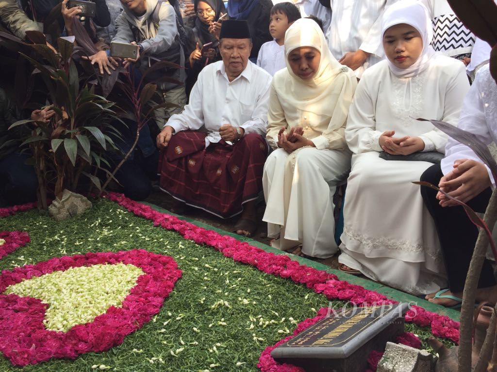 https://assetd.kompas.id/GoD5P_bygAJqeM3mgCtERnNXDtU=/1024x768/filters:watermark(https://cdn-content.kompas.id/umum/kompas_main_logo.png,-16p,-13p,0)/https%3A%2F%2Fkompas.id%2Fwp-content%2Fuploads%2F2018%2F06%2Fkhofifah3.jpg