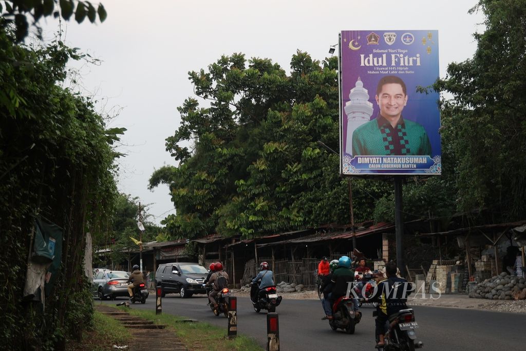 A banner of former Regent of Pandeglang, Dimyati Natakusumah, was installed in the Pondok Cabe area of South Tangerang, Banten on Friday (May 10th, 2024). Dimyati Natakusumah is running for governor in the Banten gubernatorial election in 2024.