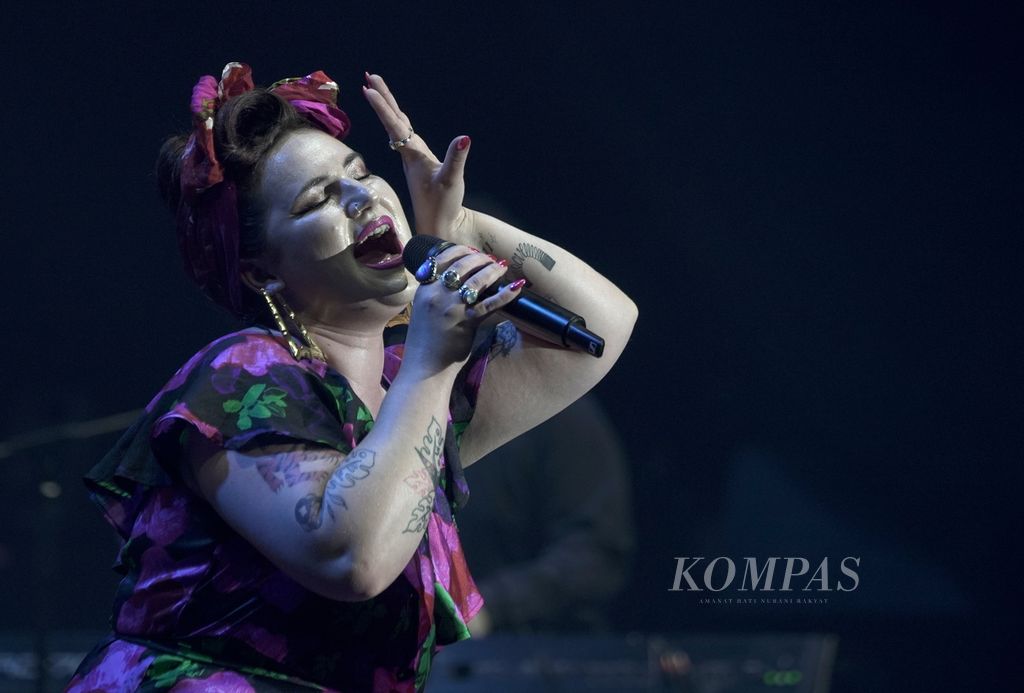 Bronte Shand&eacute;, vokalis The Amy Winehouse Band, tampil dalam Jakarta International BNI Java Jazz Festival di JIEXpo, Kemayoran, Jakarta, Sabtu (25/5/2024). 
