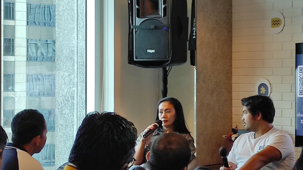 (Kiri ke kanan) : Chief Financial Officer SUN Energy Evy Susanti dan CEO Delos Guntur Mallarangeng saat menghadiri acara Xponent, Jumat (17/3/2023), di Jakarta.
