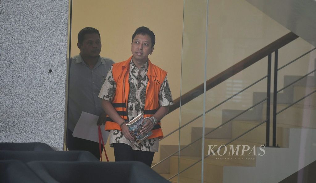 Mantan Ketua Umum Partai Persatuan Pembangunan Muhammad Romahurmuziy yang menjadi tersangka dugaan penerimaan suap terkait pengisian jabatan di Kementerian Agama meninggalkan Gedung KPK, Jakarta, setelah menjalani pemeriksaan lanjutan, Kamis (20/6/2019). Dalam pemeriksaan tersebut Romy juga menyampaikan sejumlah keluhan penghuni rumah tahanan KPK terkait fasilitas rutan.
