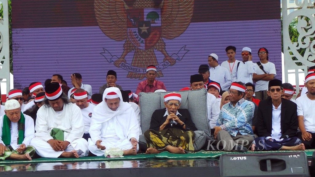 https://assetd.kompas.id/HWGEqBUDfSN6mIWumXoHYM81nUs=/1024x576/filters:watermark(https://cdn-content.kompas.id/umum/kompas_main_logo.png,-16p,-13p,0)/https%3A%2F%2Fkompas.id%2Fwp-content%2Fuploads%2F2019%2F03%2F20190317dit-Apel-Kebangsaan-Merah-Putih-14L_copy-1.jpg