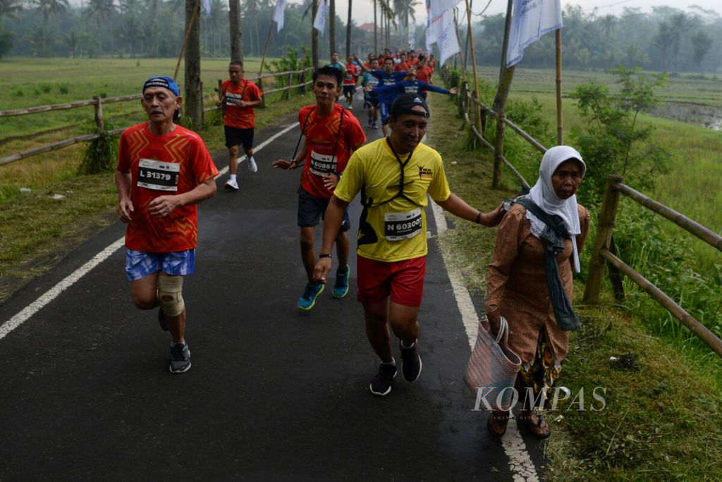 https://assetd.kompas.id/H_4BqN-_7M8_eBfe_x3v95CjskM=/1024x684/filters:watermark(https://cdn-content.kompas.id/umum/kompas_main_logo.png,-16p,-13p,0)/https%3A%2F%2Fkompas.id%2Fwp-content%2Fuploads%2F2019%2F11%2F20171119dra84_1573657619.jpg