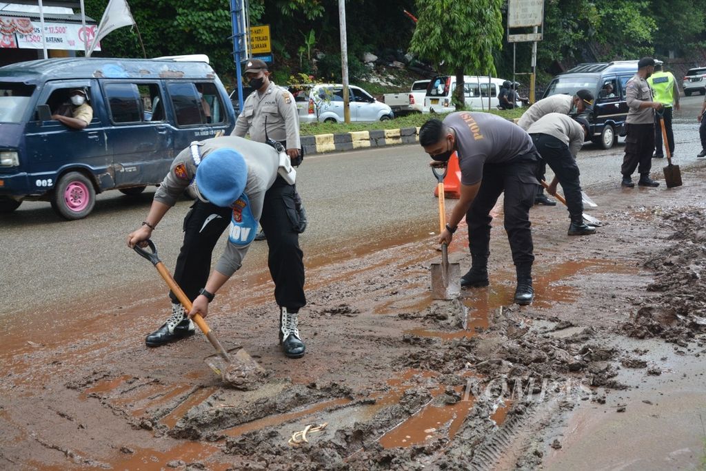 https://assetd.kompas.id/HhateRFyqIkKW4JZabbsJvj7iOE=/1024x684/filters:watermark(https://cdn-content.kompas.id/umum/kompas_main_logo.png,-16p,-13p,0)/https%3A%2F%2Fkompas.id%2Fwp-content%2Fuploads%2F2022%2F01%2Fc6083c19-8148-4b61-ba84-ae5dce086120_jpg.jpg