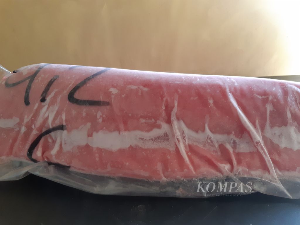 Daging tuna sebelum diolah menjadi sei di Kelurahan Bello, Kota Kupang, Nusa Tenggara Timur pada Desember 2022. 