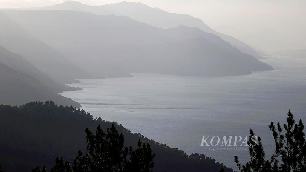 https://assetd.kompas.id/HnPESLAi5WtuVKlsuumMWDq31bQ=/1024x576/filters:watermark(https://cdn-content.kompas.id/umum/kompas_main_logo.png,-16p,-13p,0)/https%3A%2F%2Fkompas.id%2Fwp-content%2Fuploads%2F2020%2F01%2FPengelolaan-Kawasan-Danau-Toba_86645739_1579795756.jpg