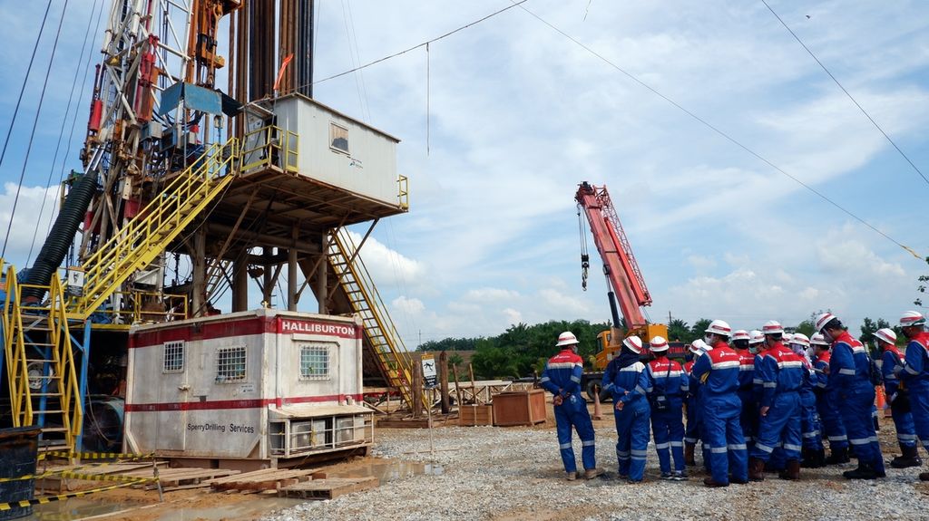 Susaan di rig Pertamina di Duri, Kabupaten Bengkalis, Riau, yang merupakan bagian dari Wilayah Kerja Rokan (Blok Rokan), Senin (8/8/2022). Pengeboran itu menjadi salah satu rig Pertamina Hulu Rokan (PHR) yang mengelola Blok Rokan sejak Agustus 2021, setelah dialihkelola dari Chevron.