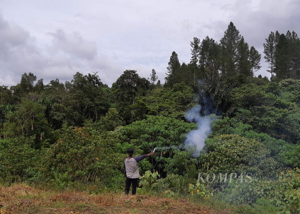 https://assetd.kompas.id/ILEGg5N2dhWlqsSi16U1kM9ESOo=/1024x731/filters:watermark(https://cdn-content.kompas.id/umum/kompas_main_logo.png,-16p,-13p,0)/https%3A%2F%2Fkompas.id%2Fwp-content%2Fuploads%2F2021%2F12%2F20211203AIN_Mengusir-Gajah-Liar_1638441577.jpg
