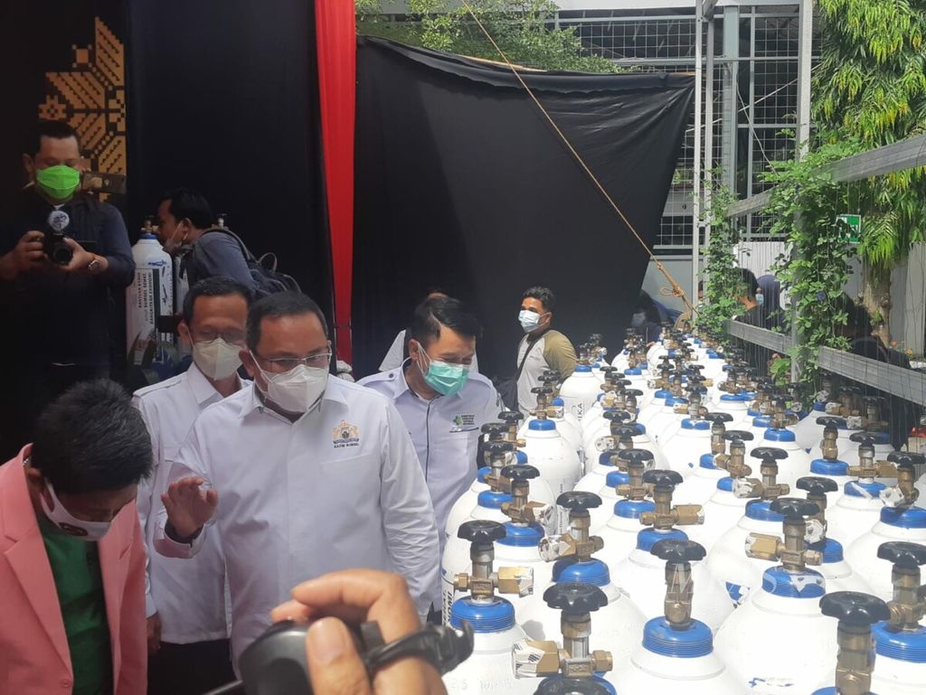 https://assetd.kompas.id/IaORROVAvcXOuYkCUyfC98b9bRk=/1024x769/filters:watermark(https://cdn-content.kompas.id/umum/kompas_main_logo.png,-16p,-13p,0)/https%3A%2F%2Fkompas.id%2Fwp-content%2Fuploads%2F2021%2F08%2F20210826RAM-Tabung-Oksigen_1629968326.jpeg