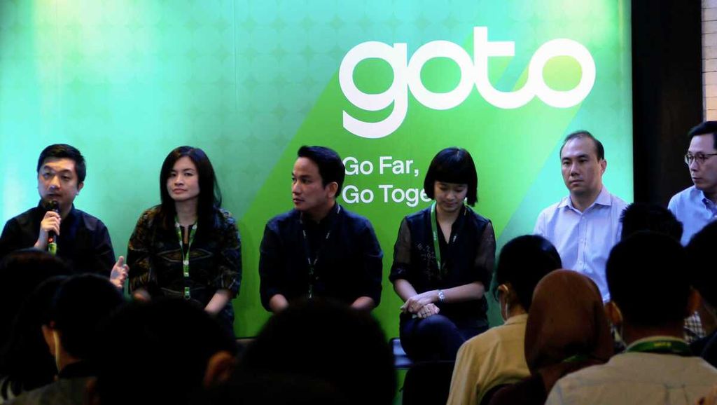 (Dari kiri ke kanan): Komisaris GoTo William Tanuwijaya, Direktur GoTo Melissa Siska Juminto, Direktur Utama GoTo Andre Soelistyo, Direktur GoTo Catherine Hindra Sutjahyo, Direktur GoTo Hans Patuwo, dan Direktur GoTo Jacky Lo, dalam acara ramah-tamah kepada media nasional dan internasional, Kamis (16/2/2023) malam, di Jakarta.