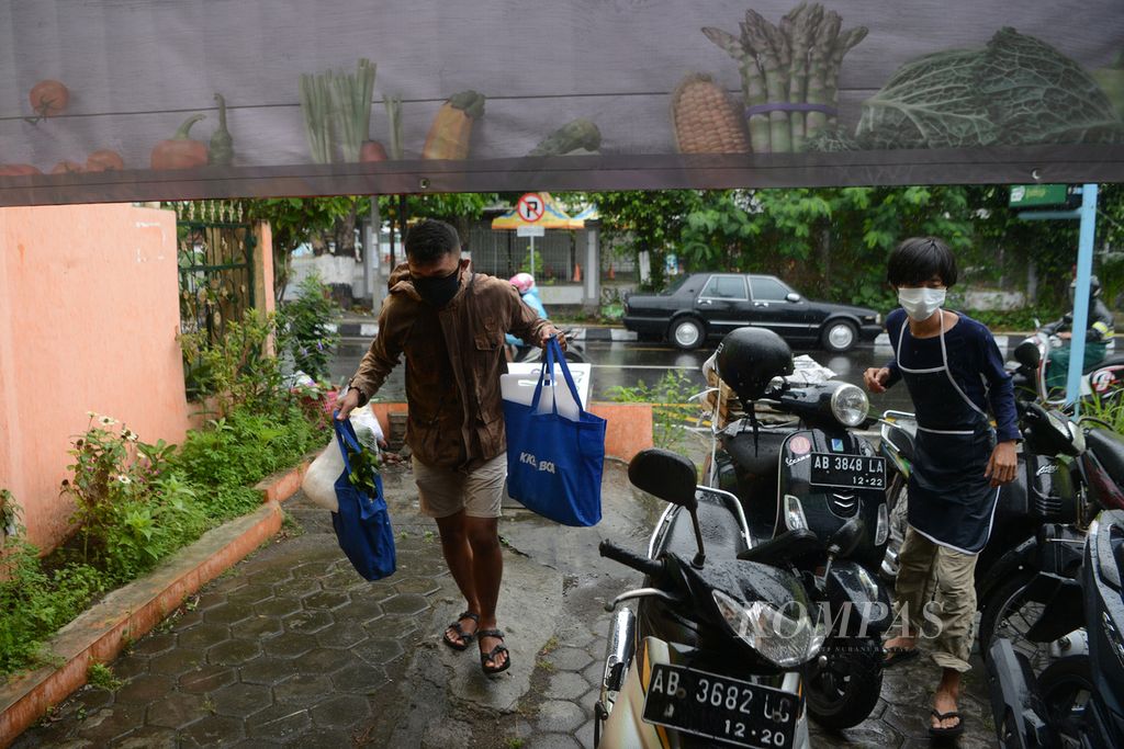 https://assetd.kompas.id/J7xdfRM63y4NxM4SN0-mLzCNRSU=/1024x683/filters:watermark(https://cdn-content.kompas.id/umum/kompas_main_logo.png,-16p,-13p,0)/https%3A%2F%2Fkompas.id%2Fwp-content%2Fuploads%2F2020%2F10%2Fa6e53326-97bd-469e-8f35-98d05db0bb04_jpg.jpg