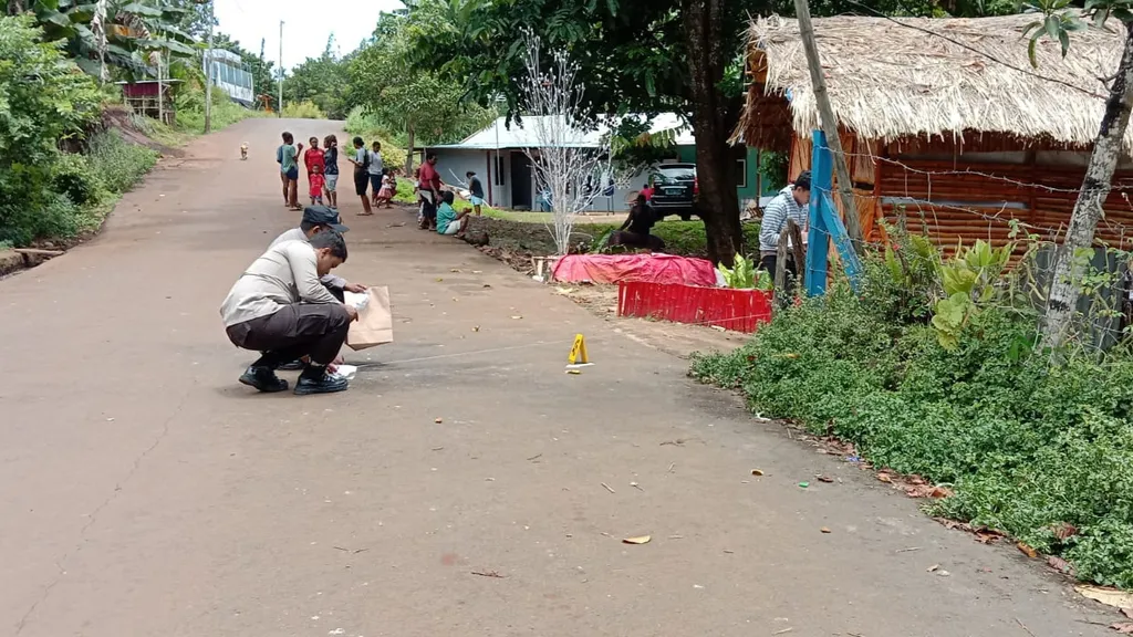 Jayapura Police investigators conduct a crime scene investigation at the location where a homemade bomb exploded next to the house of the administrator of the Indonesian Independent Journalists Alliance, Victor Mambor, in Jayapura, Papua, on January 23, 2023.