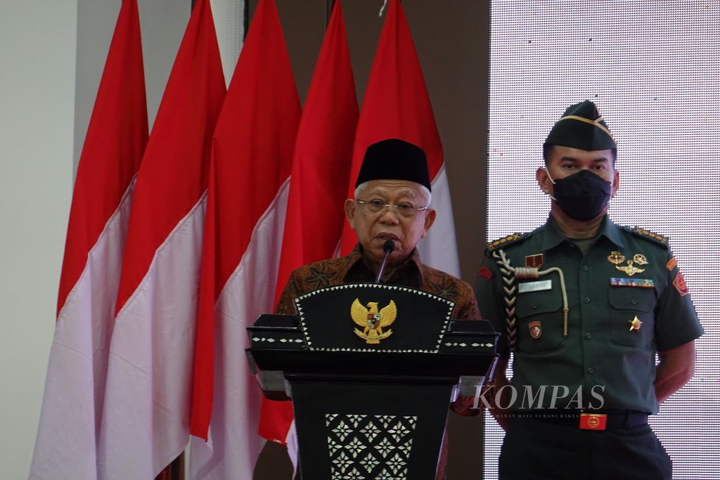Wakil Presiden Ma’ruf Amin memberikan sambutan dalam peresmian Kawasan Sains Kurnaen Sumadiharga Badan Riset dan Inovasi Nasional di Lombok, Nusa Tenggara Barat, yang dikembangkan menjadi fasilitas riset dan inovasi produk halal berbasis maritim nasional, Kamis (16/3/2023).