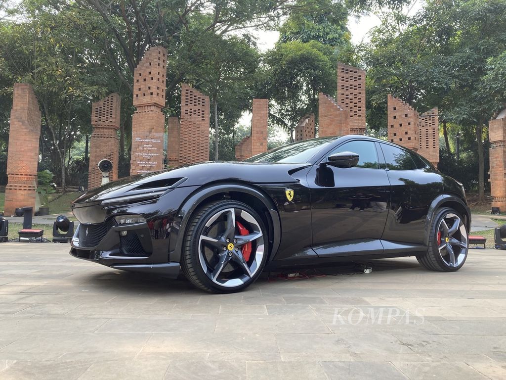 Ferrari Purosangue diluncurkan resmi di pasar Indonesia dalam seremoni sederhana di Taman Tugu Majapahit, Hutan Kota Plataran, Senayan, Jakarta, Rabu (13/9/2023).