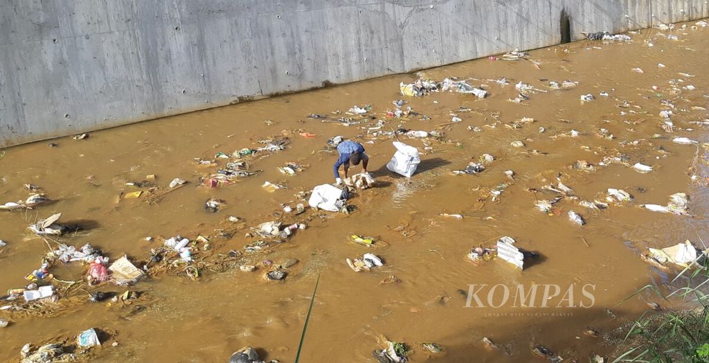 https://assetd.kompas.id/JZb8Xc12Fn7XOu4i-wE1ev9jq7M=/1024x524/filters:watermark(https://cdn-content.kompas.id/umum/kompas_main_logo.png,-16p,-13p,0)/https%3A%2F%2Fkompas.id%2Fwp-content%2Fuploads%2F2021%2F01%2F20210118_084416_1610934910.jpg