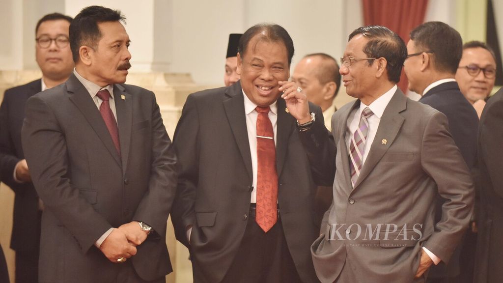  Arief Hidayat (tengah) 