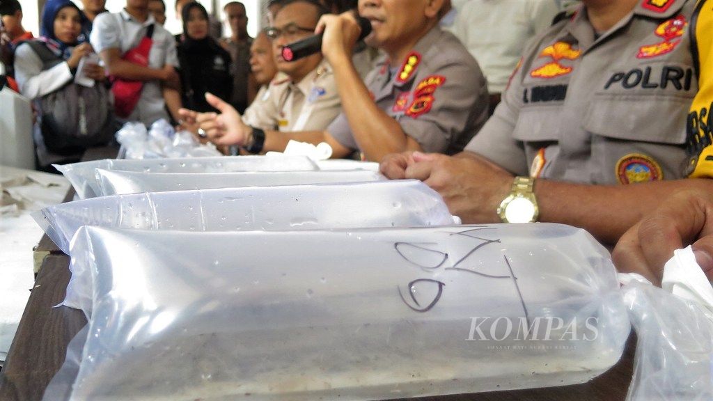 https://assetd.kompas.id/K-YQ_R1fQYtovJTxs_xkvTidI_U=/1024x576/filters:watermark(https://cdn-content.kompas.id/umum/kompas_main_logo.png,-16p,-13p,0)/https%3A%2F%2Fkompas.id%2Fwp-content%2Fuploads%2F2019%2F05%2FIMG_7998SILO.jpg