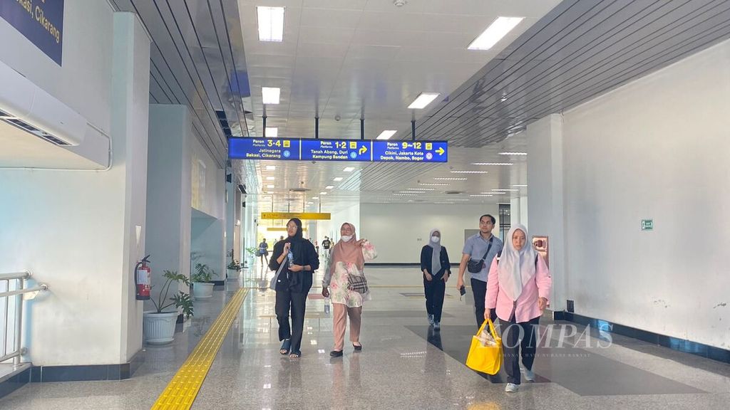 Kondisi Stasiun Manggarai saat adanya perubahan jalur akibat <i>switch over </i>ketujuh tahap kedua, Senin (18/12/2023).