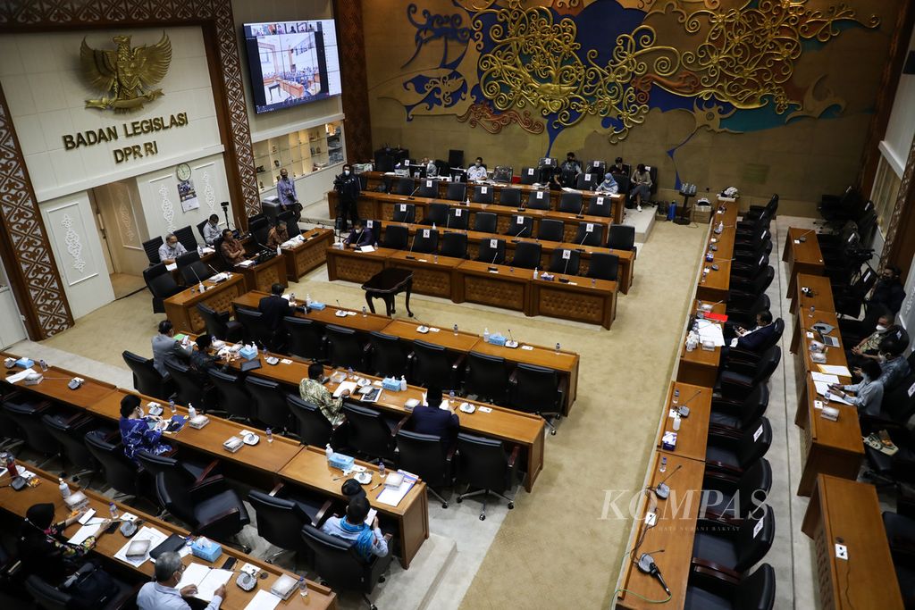 https://assetd.kompas.id/KNMKOsqehsfTb56iYJPUiFcDjIU=/1024x683/filters:watermark(https://cdn-content.kompas.id/umum/kompas_main_logo.png,-16p,-13p,0)/https%3A%2F%2Fkompas.id%2Fwp-content%2Fuploads%2F2021%2F03%2Fe1b785bf-33fa-4365-b367-fe558e4999d2_jpg.jpg