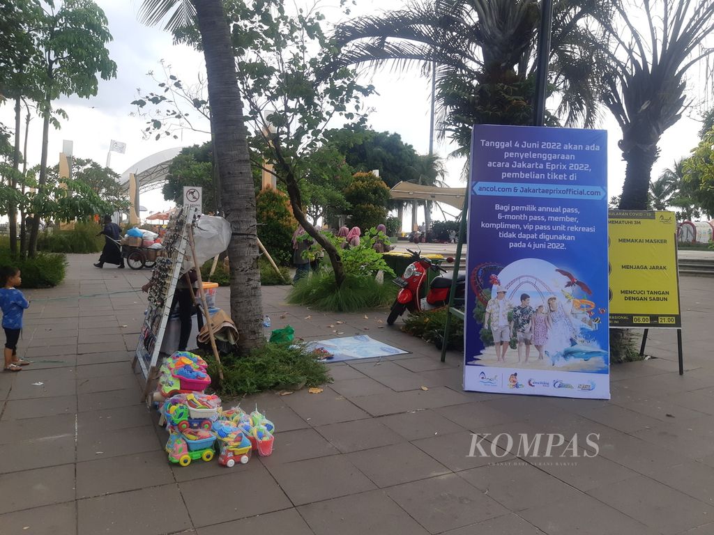 Papan berisi informasi tentang penyelenggaran Jakarta E-Prix 2022 pada 4 Juni 2022, di Beach Poll, Ancol, pada Kamis (2/6/2022) sore.