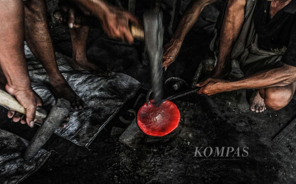 https://assetd.kompas.id/KkCsERHuV71kTwMgbbp8mAWJxV4=/1024x638/filters:watermark(https://cdn-content.kompas.id/umum/kompas_main_logo.png,-16p,-13p,0)/https%3A%2F%2Fkompas.id%2Fwp-content%2Fuploads%2F2020%2F06%2F3e75996a-c7f6-4f0f-94fe-ecf40b472851_jpg.jpg