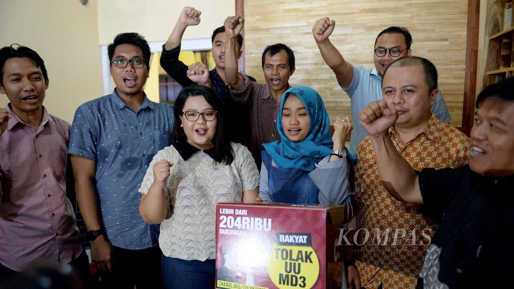 https://assetd.kompas.id/KmJYoLqkZIwrlpV-Ns4f3aQr2vA=/1024x576/filters:watermark(https://cdn-content.kompas.id/umum/kompas_main_logo.png,-16p,-13p,0)/https%3A%2F%2Fkompas.id%2Fwp-content%2Fuploads%2F2018%2F03%2F20180315_ENGLISH-TAJUK-1_A_web.jpg