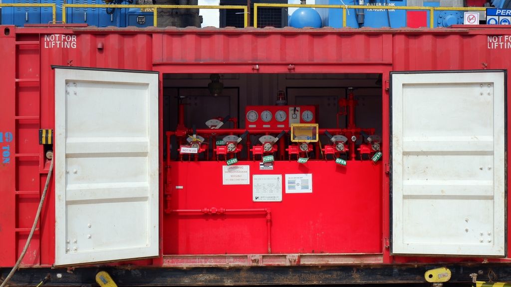 Salah satu sudut di rig Pertamina di Duri, Kabupaten Bengkalis, Riau, yang merupakan bagian dari Wilayah Kerja Rokan (Blok Rokan), Senin (8/8/2022). Pengeboran itu menjadi salah satu rig Pertamina Hulu Rokan (PHR) yang mengelola Blok Rokan sejak Agustus 2021, setelah dialihkelola dari Chevron.