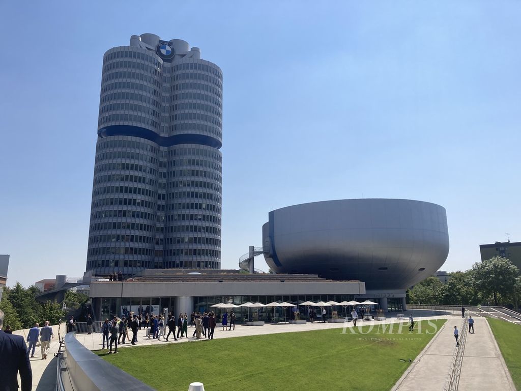 Gedung kantor pusat BMW AG di Kota Muenchen, Jerman, Jumat (22/7/2022).
