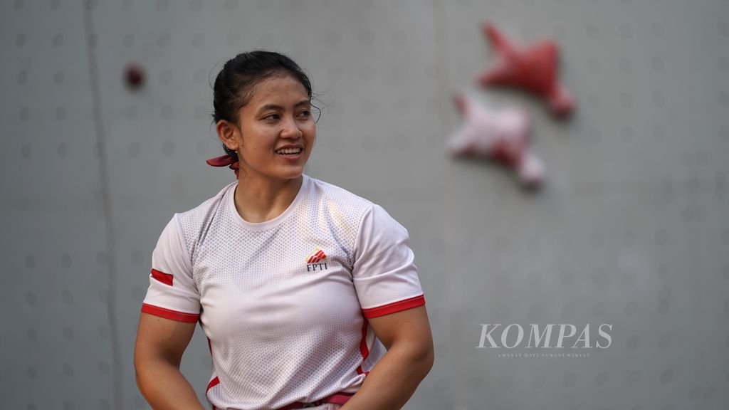 Pemanjat nomor <i>speed </i>putri Indonesia, Desak Made Rita Kusuma Dewi, bersiap menjalani pemusatan latihan nasional jelang Asian Games 2022 di Hotel Santika Premiere, Kota Bekasi, Jawa Barat, Jumat (8/9/2023). 