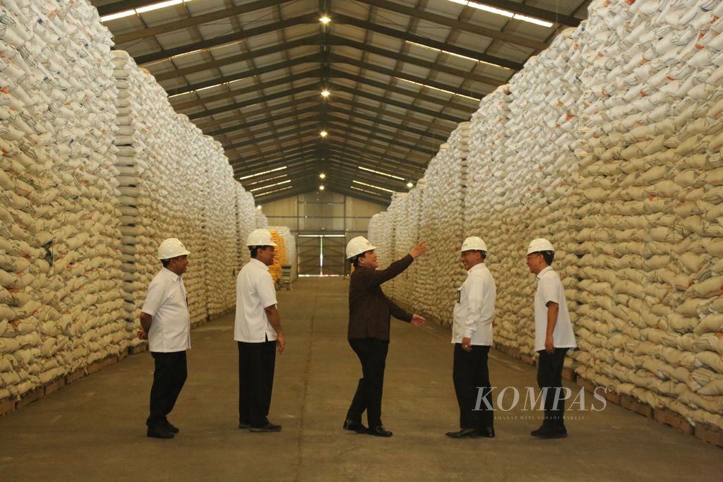 https://assetd.kompas.id/LqZsDx3JXPIvWVLXgcO6-GPaV70=/1024x683/filters:watermark(https://cdn-content.kompas.id/umum/kompas_main_logo.png,-16p,-13p,0)/https%3A%2F%2Fkompas.id%2Fwp-content%2Fuploads%2F2020%2F03%2F4a3ce395-0cb0-455e-962b-bd1dae3d2e98_jpg.jpg