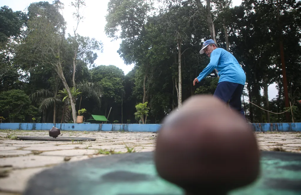 Olahraga Tradisional di Kampung Adat Guntung